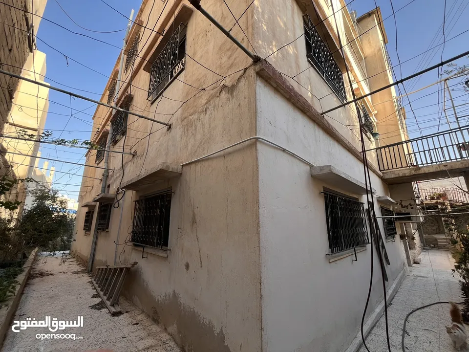عمارة ثلاث طوابق + شقة ارضية عظم +تسوية  + كراج سيارات  للبيع