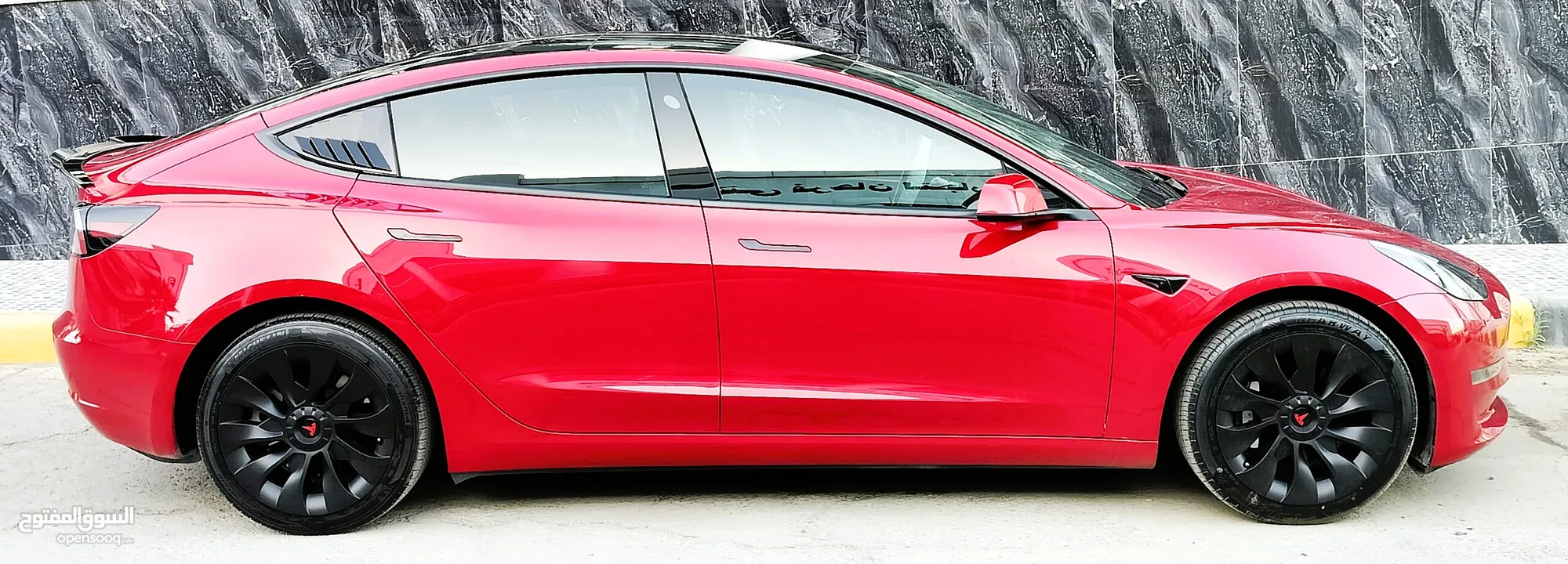 تيسلا 2023 model 3 فحص كامل 4 جــيــد ممشى قليل 18 الف بحالة الوكالة لون مميز بسعر لقطة ومحروووق