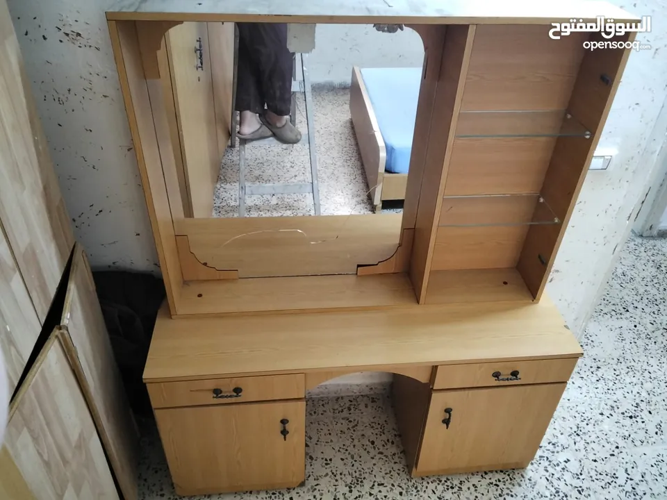 غرفة نوم للبيع قابل لبيع كل قطعة على انفراد