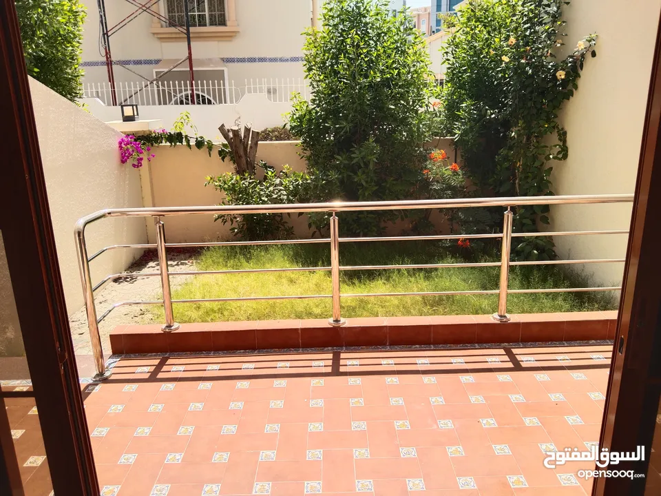 2ME1 5BHK luxury Villa for rent in Ghobrah near to 18-November street