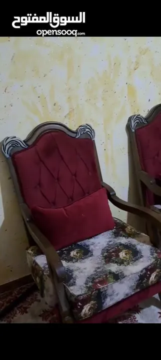 طقم كنب بحالة ممتازة خشب ثقيل للبيع