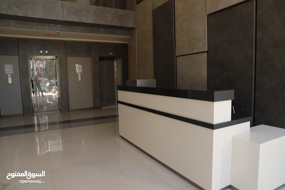 عيادات ومراكز طبيه للبيع مقابل المركز العربي الطبي وبجانب فندق الشيراتون (شركة رائد خلف للإسكان)