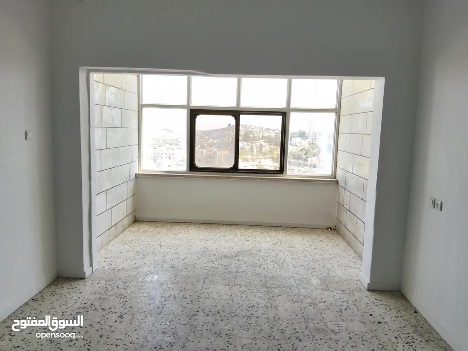 منزل للايجار حلحول الشارع الرئيسي