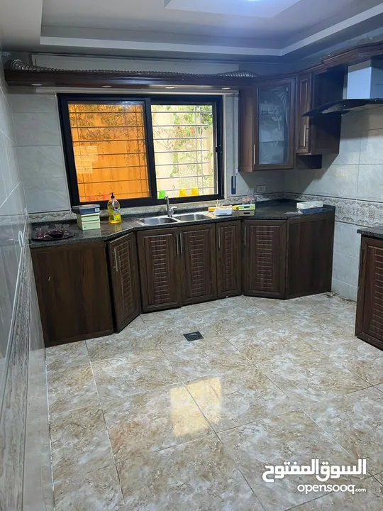 شقة مميزة جدا للبيع بالقرب من مستشفى الأمير حمزة (بسعر مغري)
