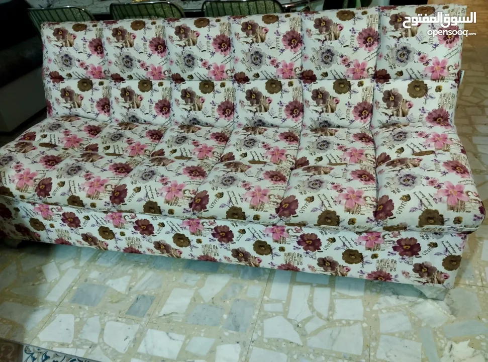كنبة بابلي ثلاثية تفصيل بحالة ممتازة