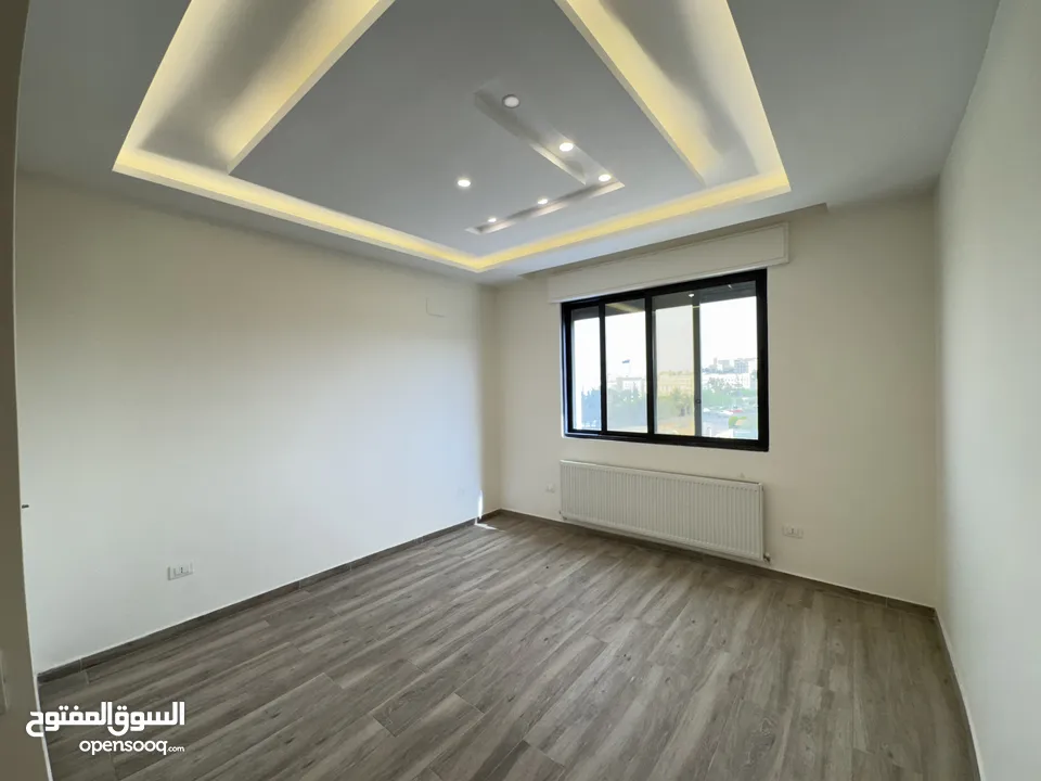 شقة دوبليكس مع روف مميز مشاحة الشقة 283م وروف 90م مرخص