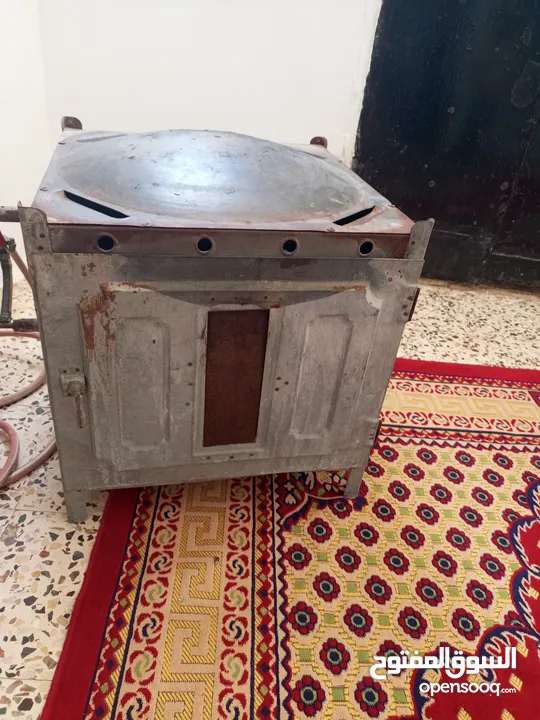سرير بيبي عدد 2 الواحد ب20 والاثنين مع بعض 35 فرن عربي طابقين عيون غاز عدد ثنين ب15 موجودات بالمفرق