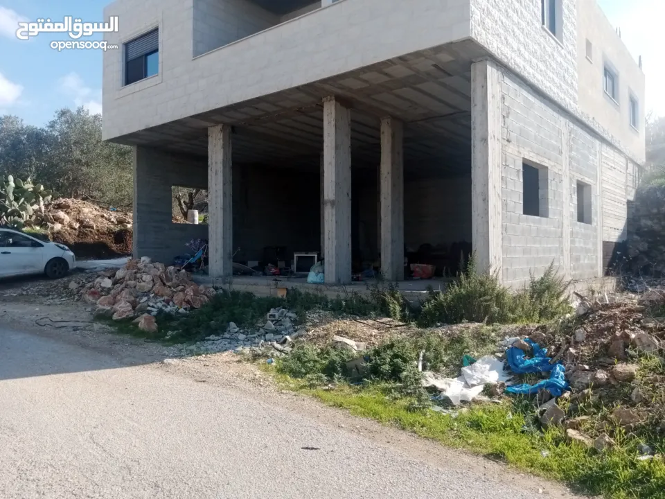 محلات للايجار بين قرية تل صوره على شارع مزفت 10 متر