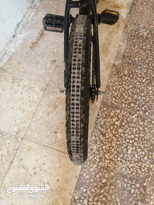 بسكليت جنط 20 عليها جنزير سدر