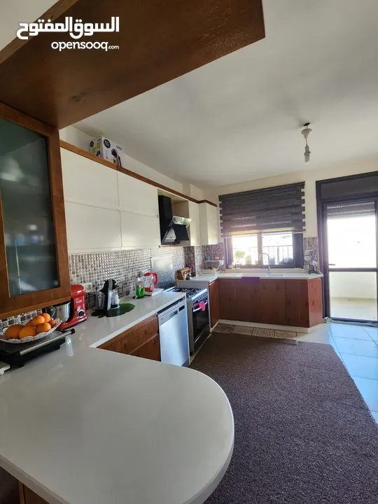 شقة للبيع في بيتونيا خلف نادي ملعب بيتونيا