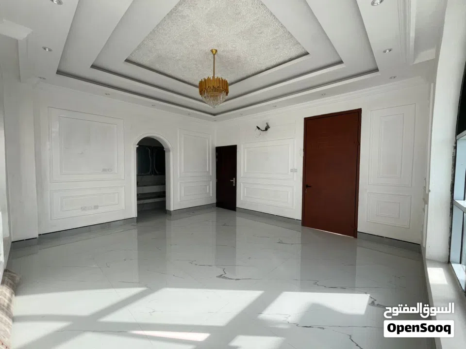 فــــيــــــــــــلا للـــــبيـــــع اول ســـــاكــــن مــــكــــونه مــن 7 غـــــرف و 10 حـــمامات