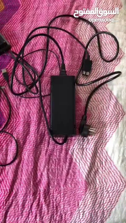 شبه جديدX box 360 مع كامل ملحقاته استعمال خفيف مع شاشة 32 بوصة