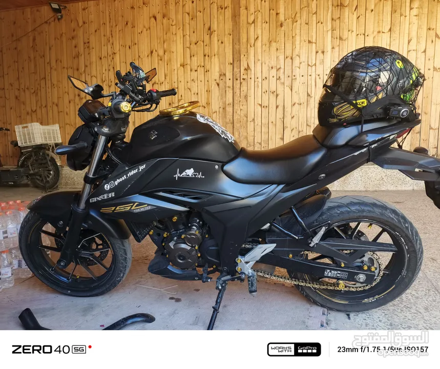 Suzuki  لون اسود