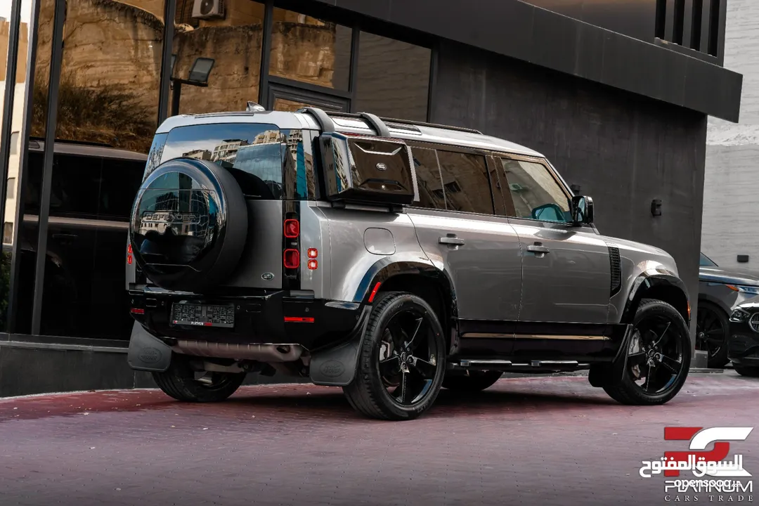 2022 Land Rover Defender P400 110 - Full Accessories Package