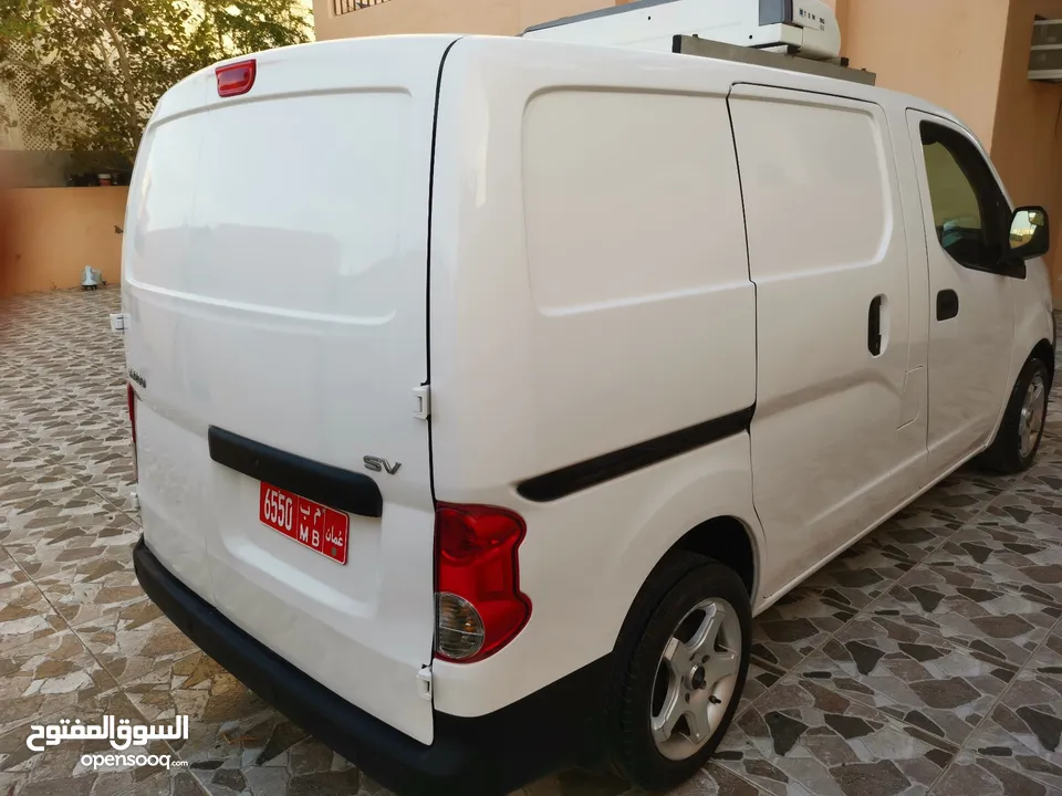 نيسان فان NV200