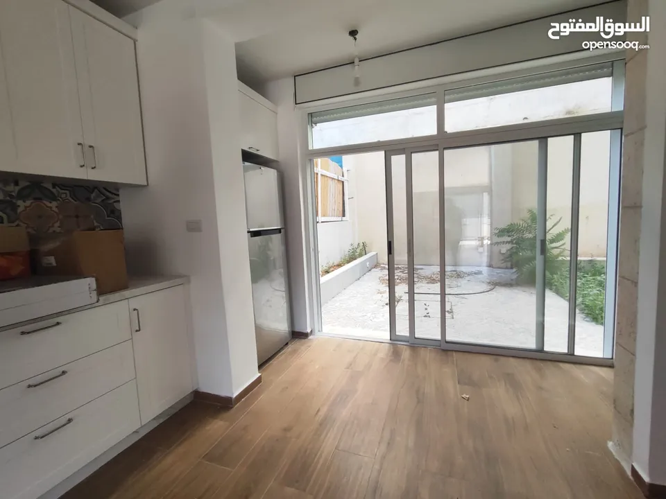 شقة قيد الفرش للإيجار – عين منجد، شارع إسكان المهندسين