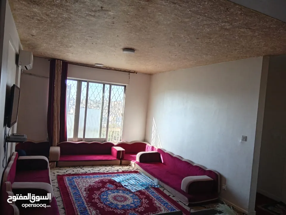 شقة في أبو نصير حارة رقم 4 بالقرب من المركز الأمني طابق ثالث  3 غرف نوم - صالون - حمامين - مطبخ راكب
