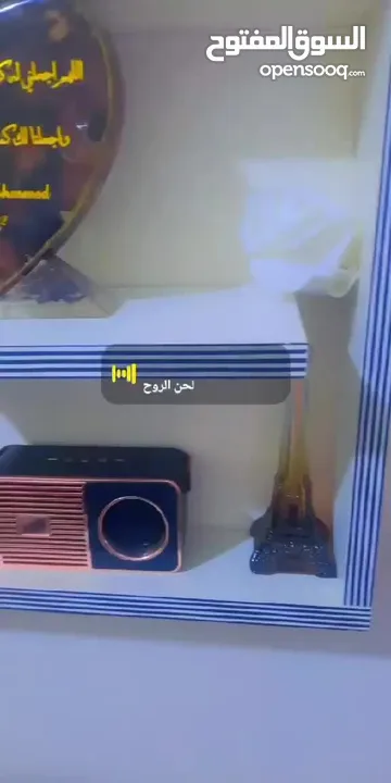 رفوف خشب شاشه ومطبخ وحمام وديكور حائط وستاند مكياج وجلاتين وغيره