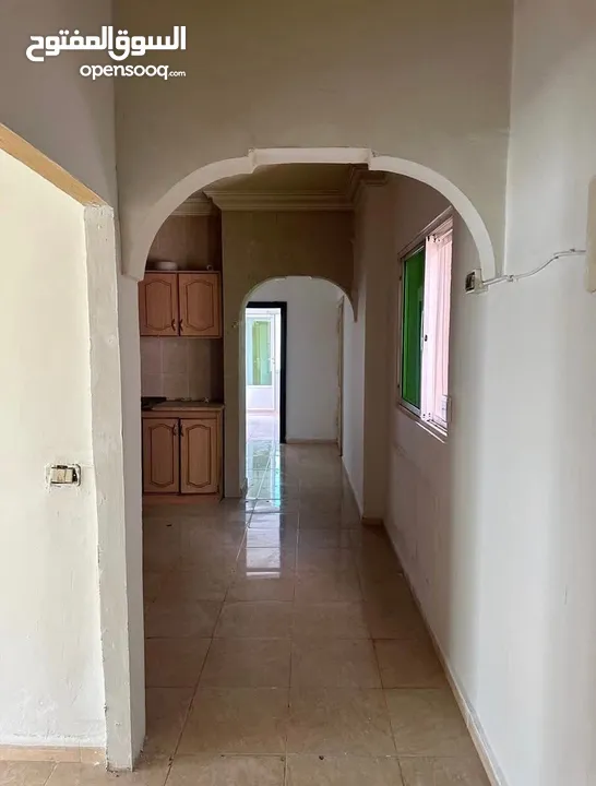 شقة فارغة للايجار في شارع الجامعة 240