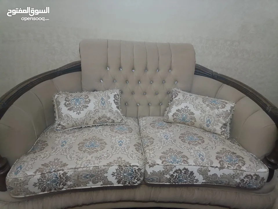 أثاث غرفة جلوس 7مقاعد200دينار شبه جديد الله يبارك لصاحب انصيب