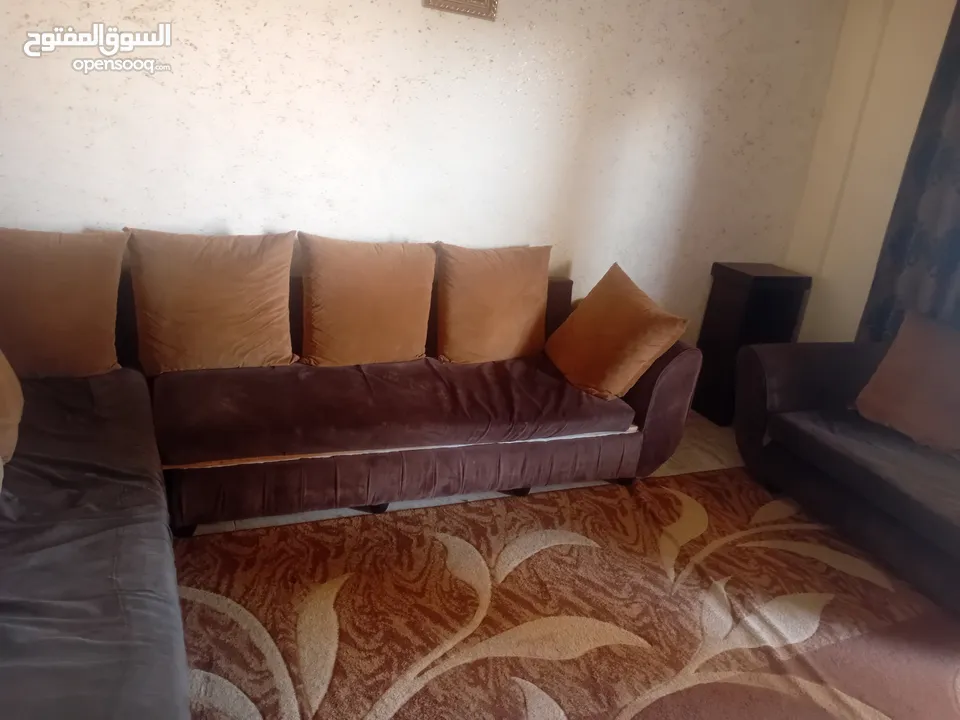 طقم كنب معيشه للبيع  بحاله جيده جدا