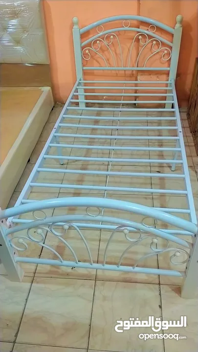 سرير مستعمله استعمال بسيط
