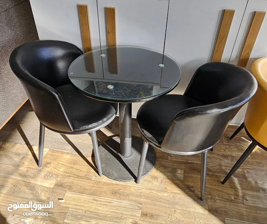 طاولة وسط مع كرسيتين  عرض عرض عرض لا تضيعوه من بين ايديكم اغتنموا الفرصة