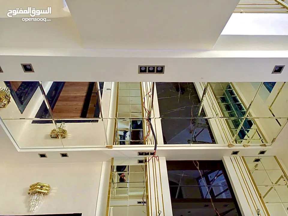 وتركيب السيكوريت والشور بوكس وجميع أعمال الزجاج والألمنيوم بجودة عالية"