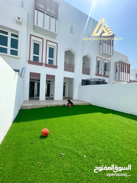 Modern 3Bedroom Townhouse in Al mouj-Equipped kitchen-Basement Garage-Garden