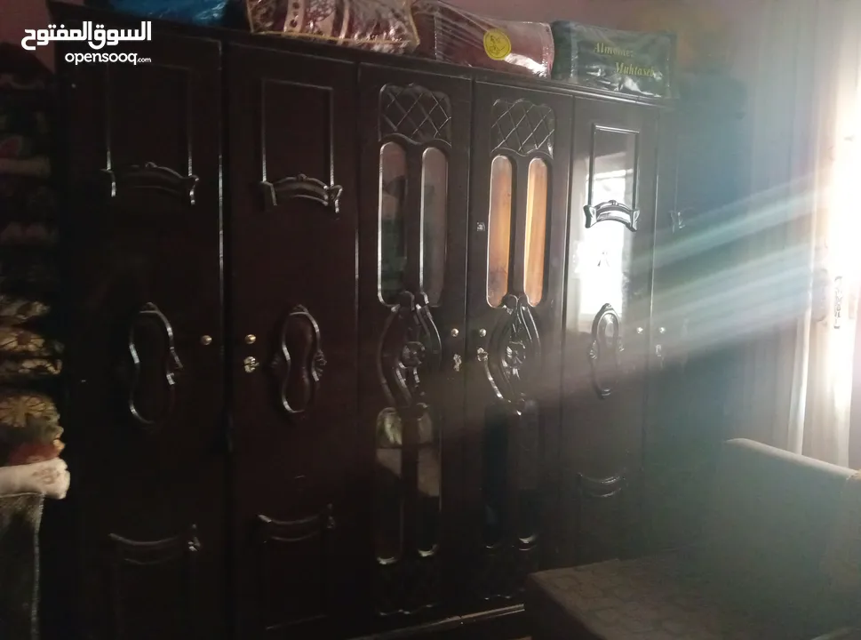 خزانة مستعملة للبيع