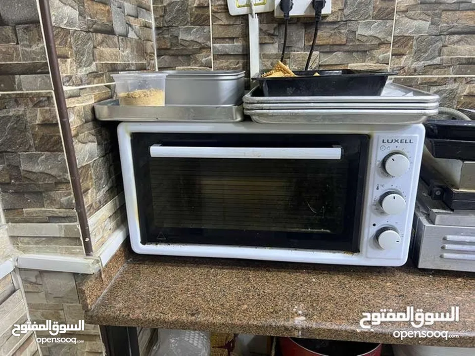 محل وافل وكريب. وكوتيلات للبيع