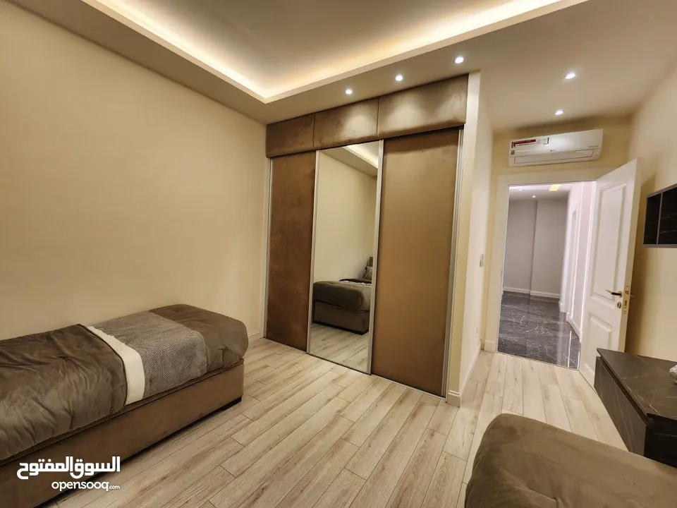 شقة فاخرة فارغة او مفروشة للبيع او للإيجار بمواصفات فيلا - ref : 14561