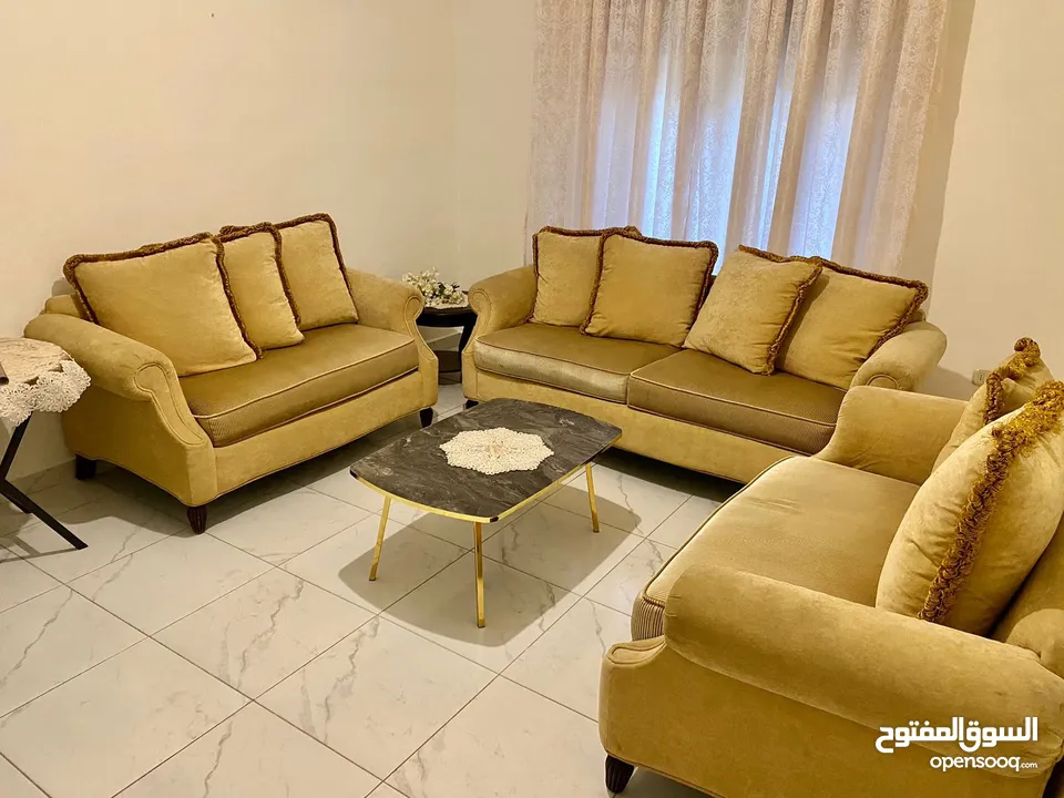 شقة مفروشة جديدة عفش فاخر و نظيفة في ضاحية الرشيد
