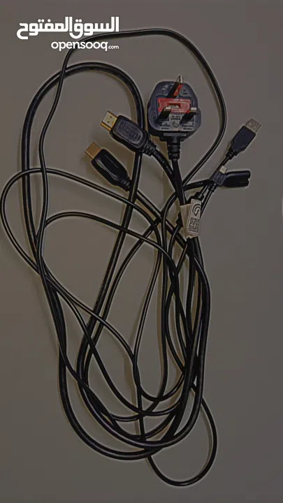 بلايستيشن4 مستعمل بحاله ممتازه جدا معاه يد ولعبة فيفا 19.ولعبة وكراش