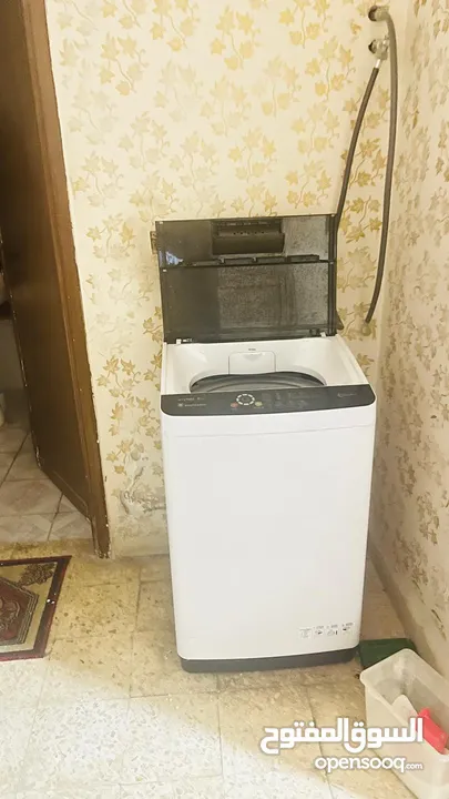 يوجد طقمين كنب للبيع مع الغساله شبه جديده لايوجد توصيل ملاحظة وأخد موجد بي حي نزال والثاني  ض الرشيد