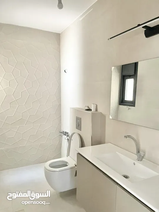 شقة للبيع في عين منجد جديدة مع مطبخ