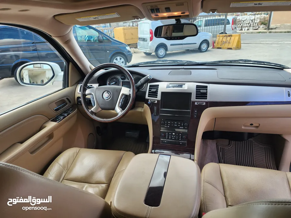 كاش أو اقساط من المالك كاديلاك اسكاليد 2011 VIP PLATINUM XL مميزه جدا 6.2cc