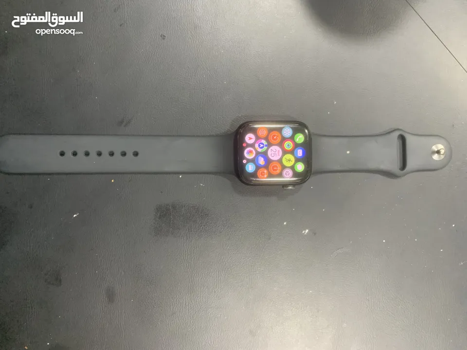 ساعة ابل الإصدار السابع بحالة جيدة استعمال بسيط