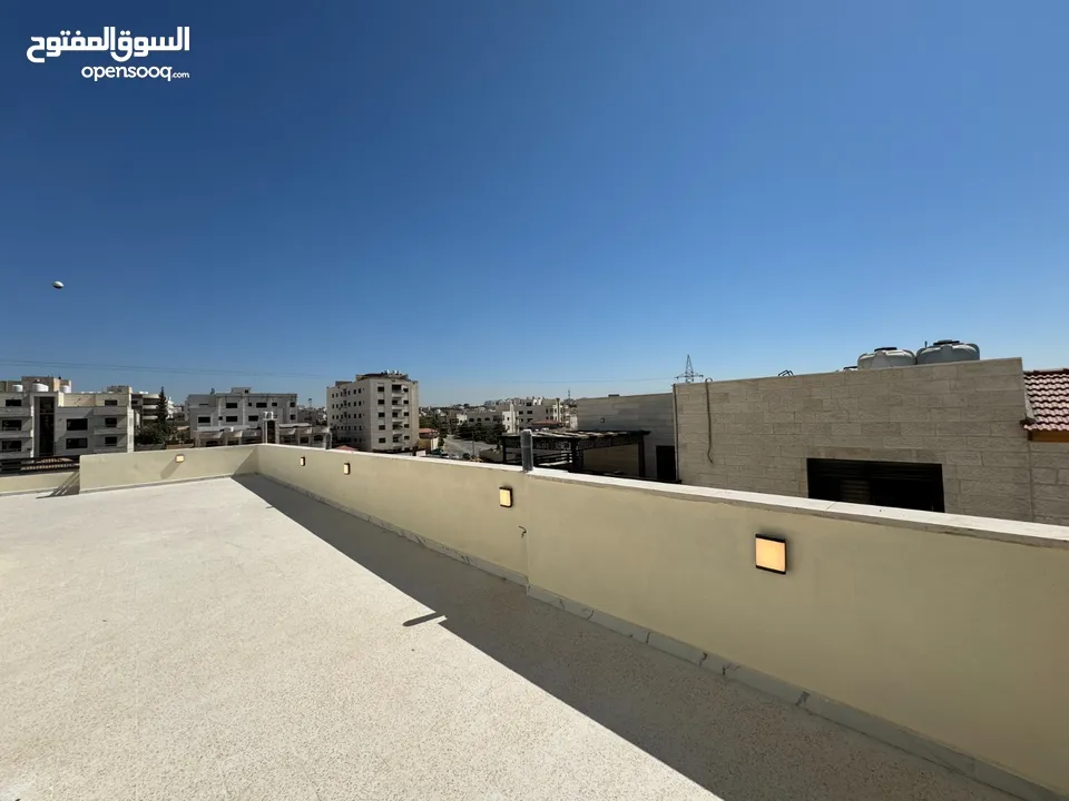 شقة للبيع مميزة جدآ في البنيات طريق المطار جامعة البترا ثالث مع الروف من المالك مباشرة