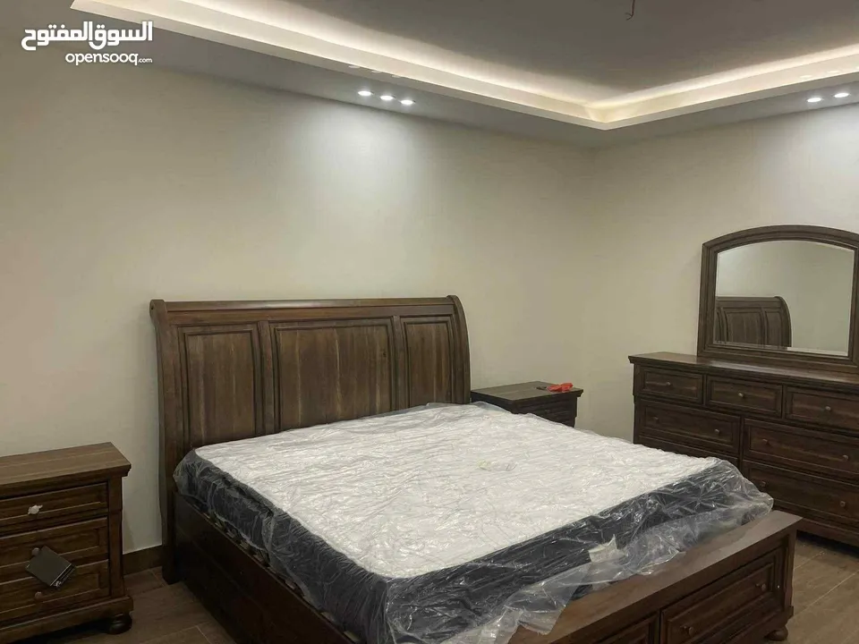 غرفه نوم آشلي مستعمل لمده شهر بحاله الجديده بالاضافه إلى فرشه سرير آشلي أمريكي هايدوليك