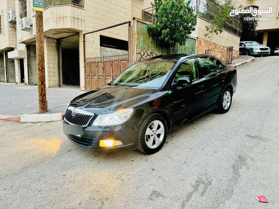 سكودا رمش 2010 استيراد شخصي فل اضافات مع فتحة اصلية واضوية زنون