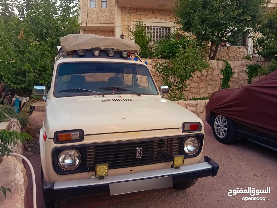 لادا نيفاموديل 1993