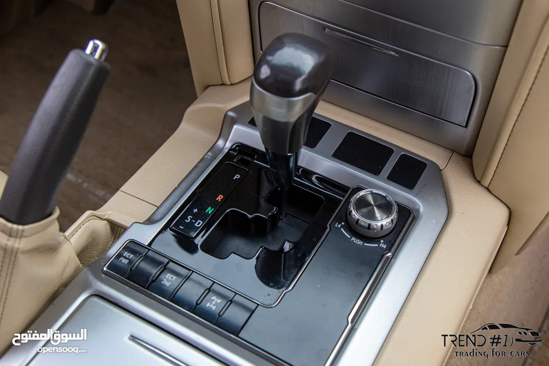 Toyota Land Cruiser VX-E 2016   السيارة وارد و بحالة الوكالة