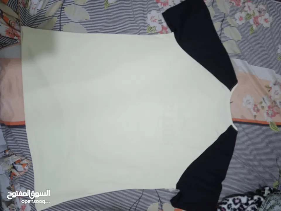 تيشيرت خامه هوليستر لونه بيج في اسود و شيك جدا مقاس XL