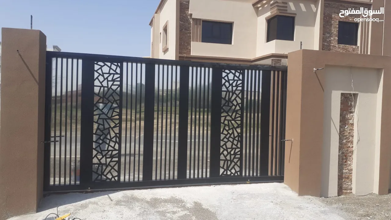 للبيع منزل جديد في ولاية صحم مقابل مركز الشرطة
