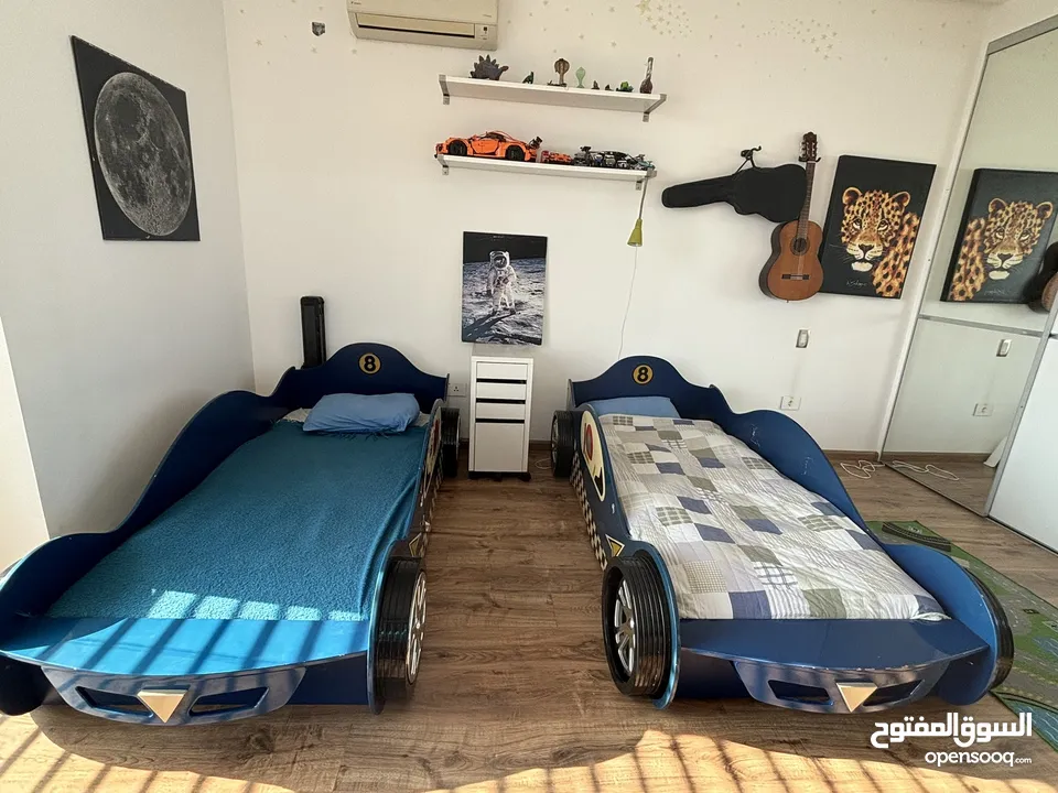 سرير أطفال شكل سيارة عدد 1 للبيع
