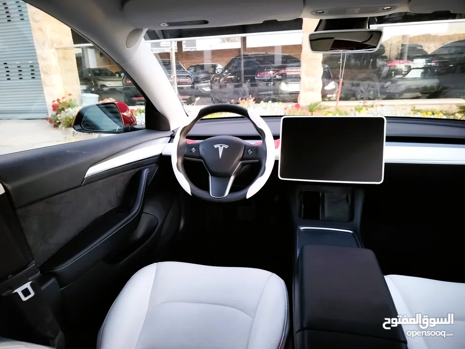 تيسلا 2022 model 3 فحص كامل 4 جــيـــد بدون ملاحظات غرفة جلد ابيض لون مميز بحالة الوكالة بسعر لقطة