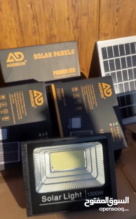 لوحة مع كشافين طاقة شمسية 1500 وط ماركة اديسون العالمية