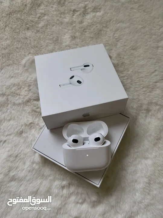 Apple Airpods 4 جديده