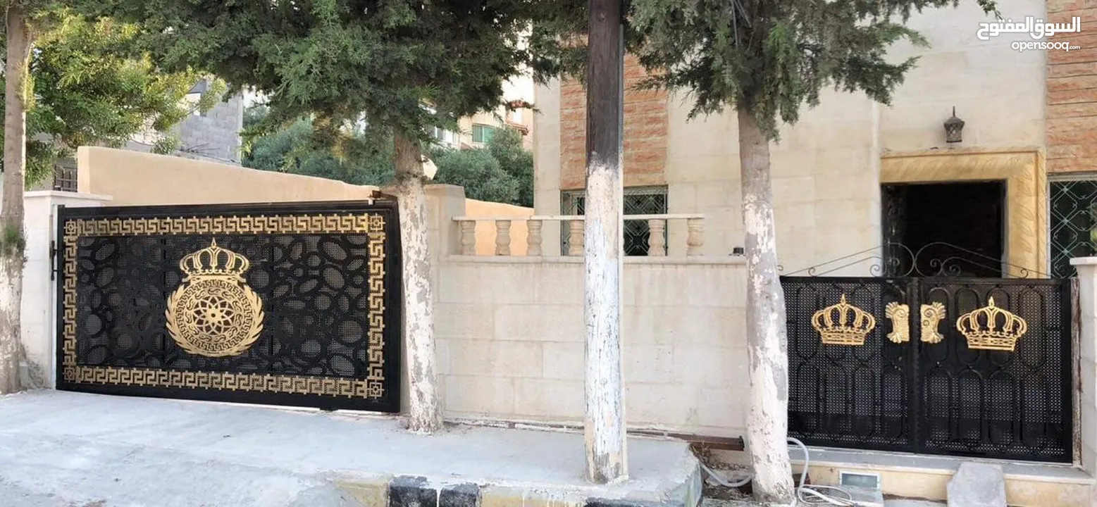 فيلا بالصلاة على النبي موقع مميز جدأ على ثلاث شوارع بالقرب من مستشفى ايدون العسكري